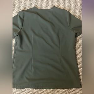 Figs. Catarina one pocket top. Moss